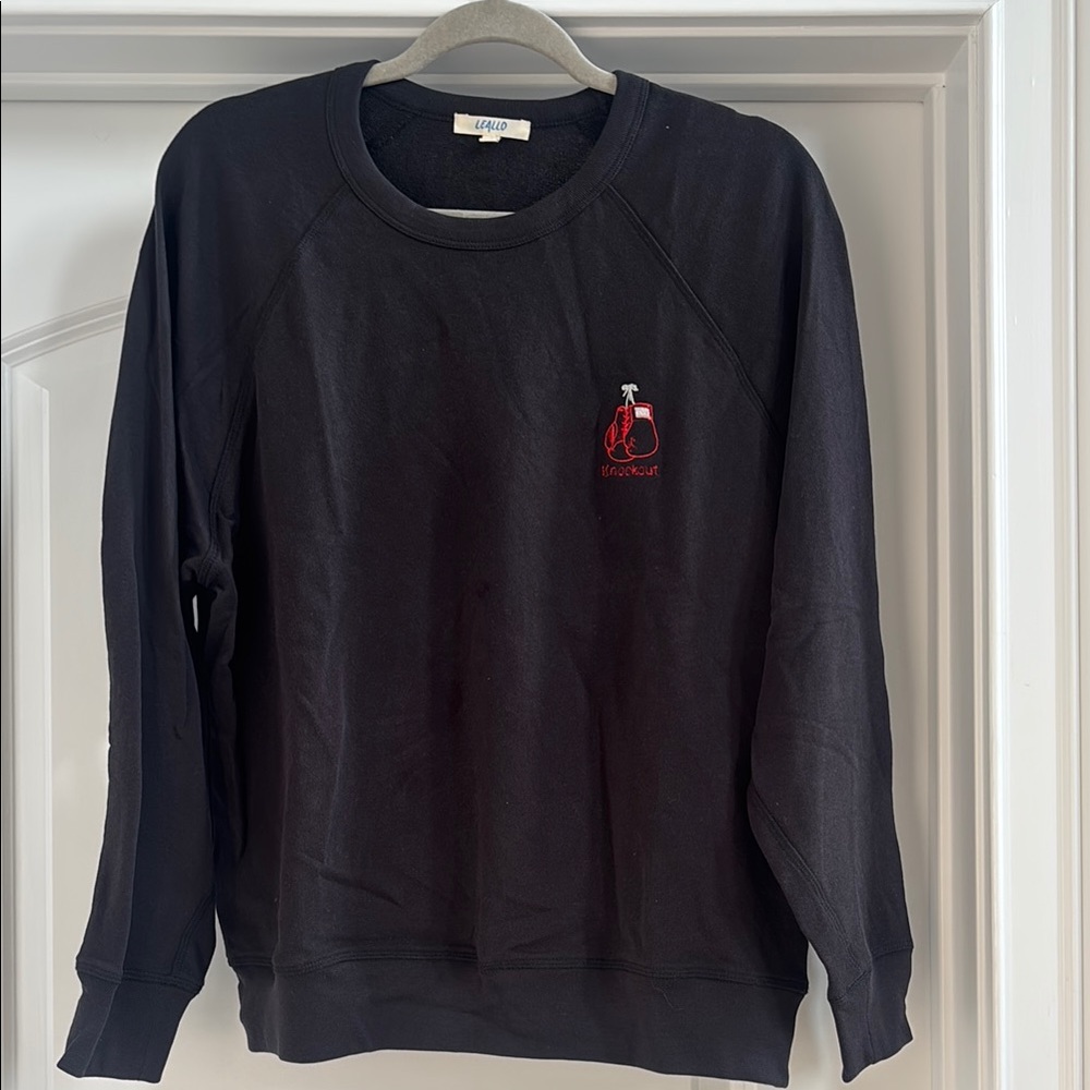 LEALLO Black Crewneck Sweater with Red Detail